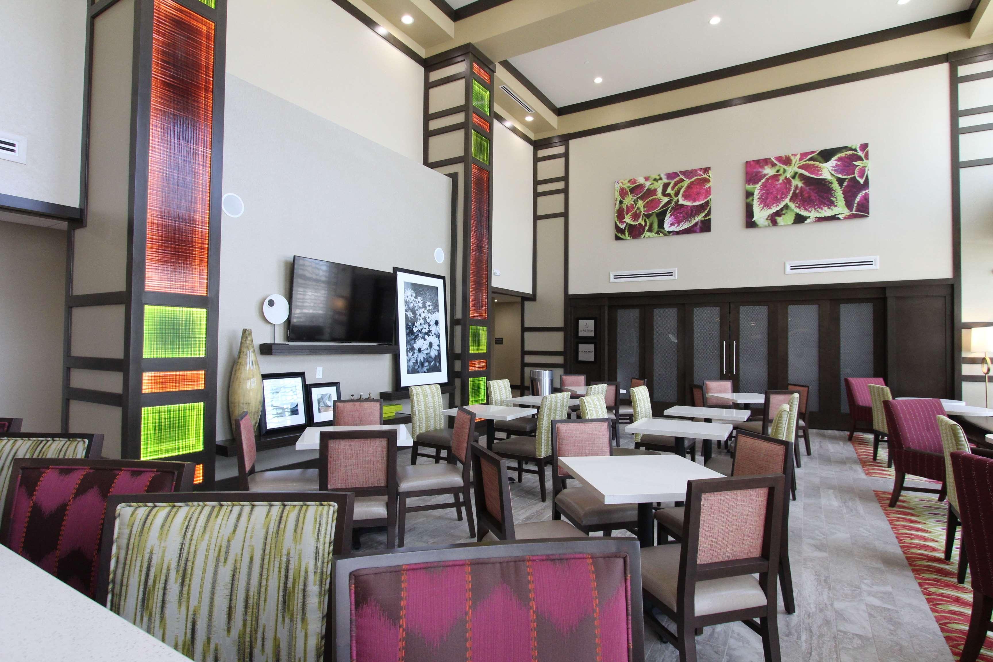 Hampton Inn & Suites Dallas Market Center Eksteriør bilde