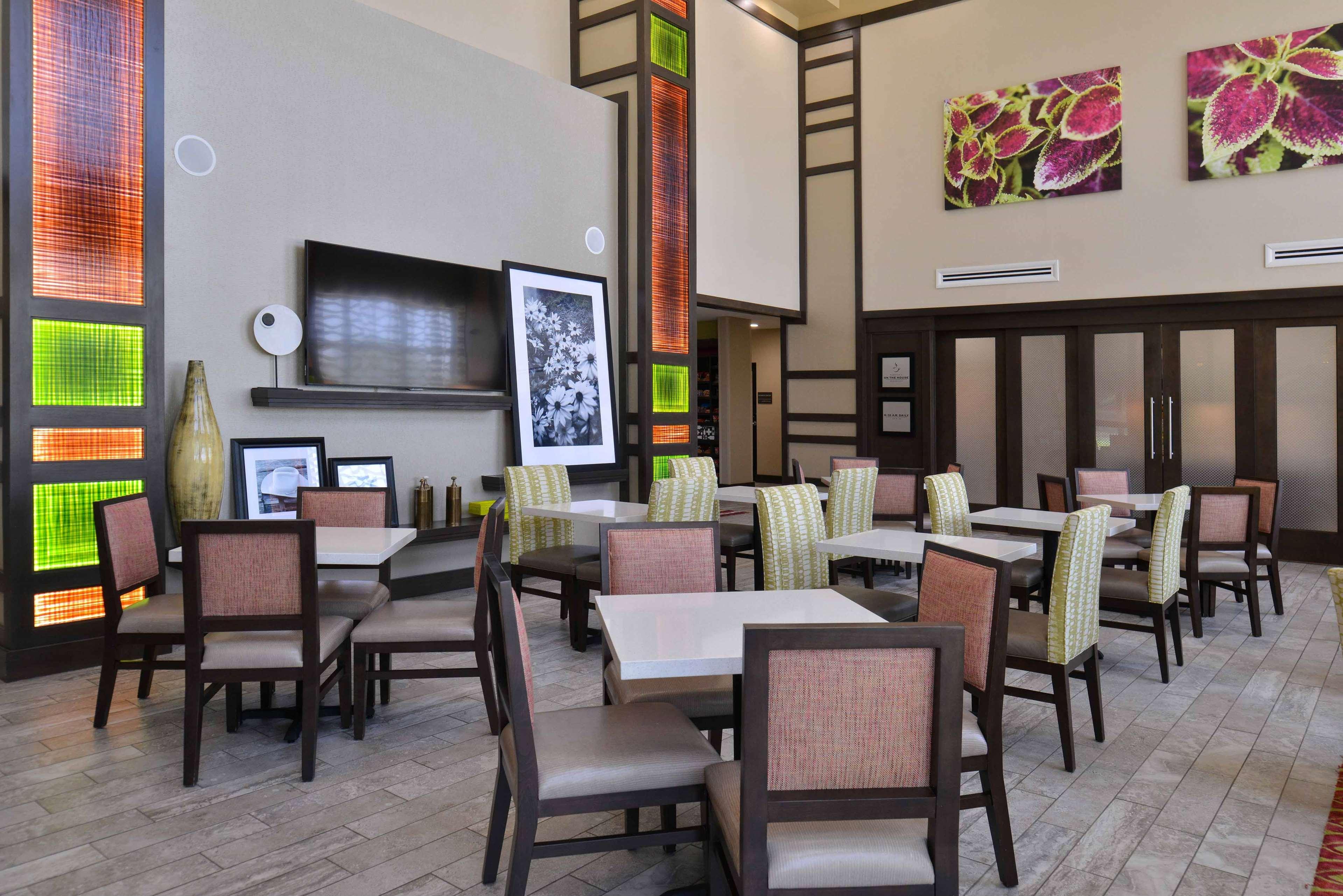 Hampton Inn & Suites Dallas Market Center Eksteriør bilde